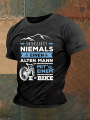 Herren Unter schätze Niemals Einen Alten Mann Mit Einem E-Bike T-Shirt mit kurzen Ärmeln