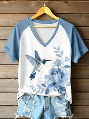 Frauen Kolibri & Blumenmuster Patchwork Kunst V-Ausschnitt T-Shirt